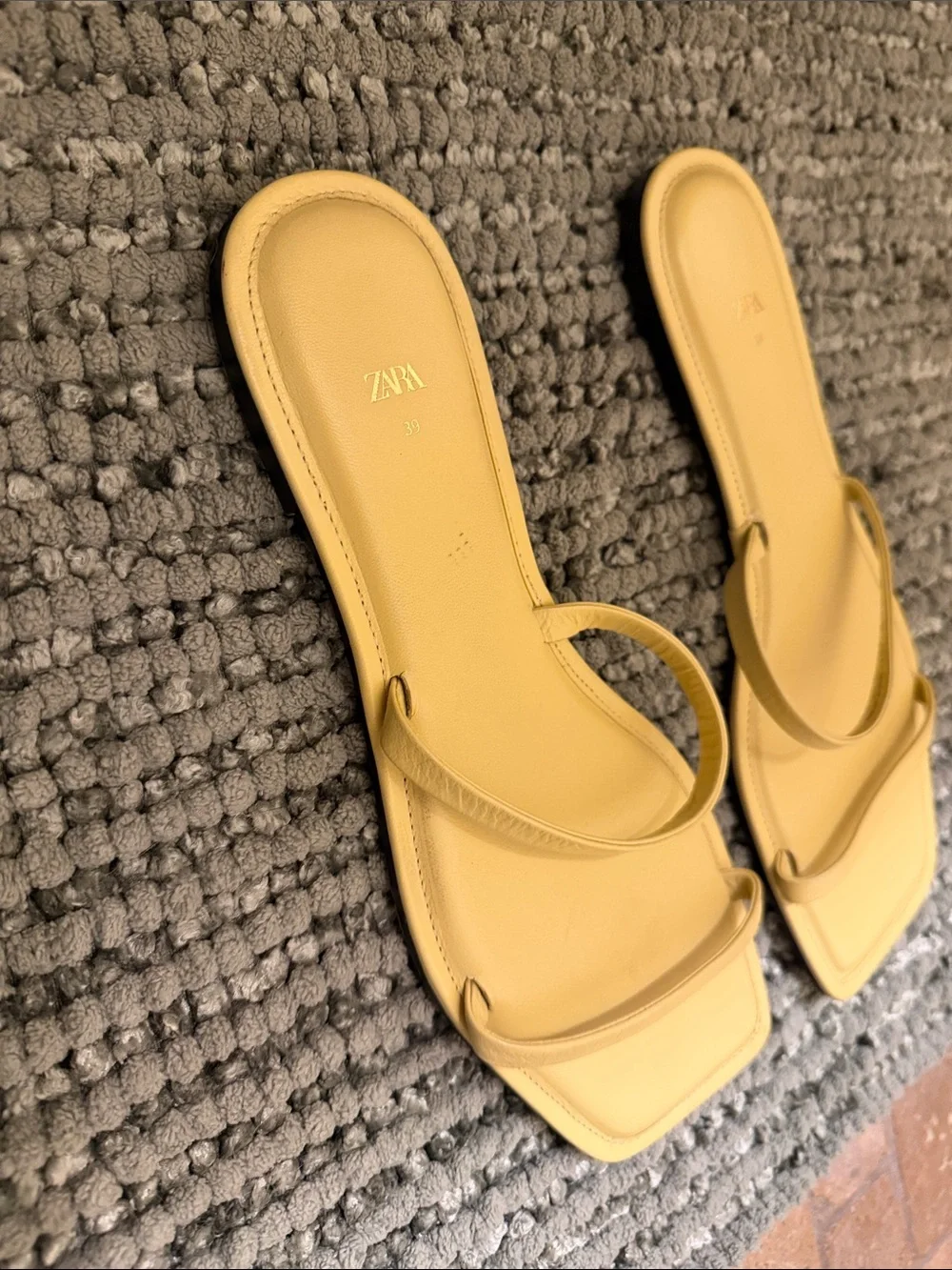 Zara Yellow Square-Toe Slide Sandals - Picture 3 of 7